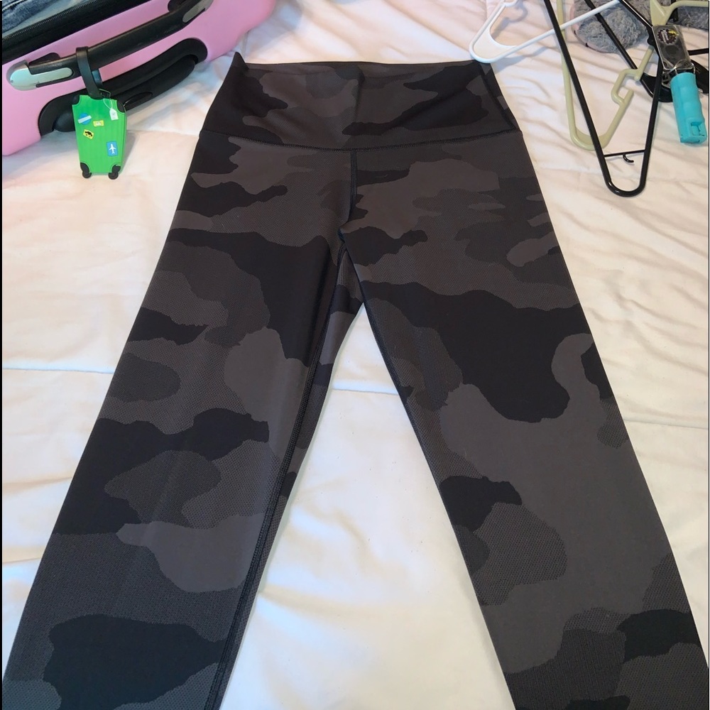 American Eagle (aerie) camo leggings